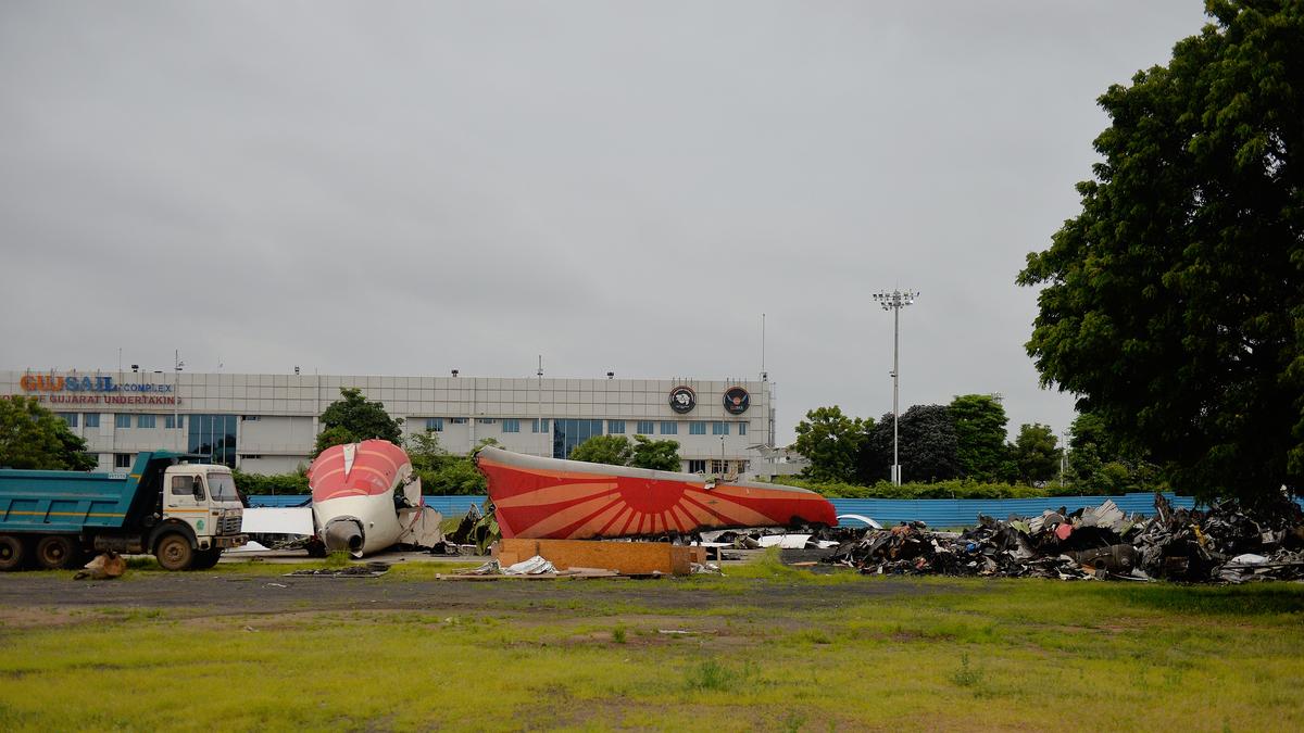 अहमदाबाद एयर इंडिया क्रैश: सुप्रीम कोर्ट ने केंद्र और DGCA से मांगी जवाबी रिपोर्ट