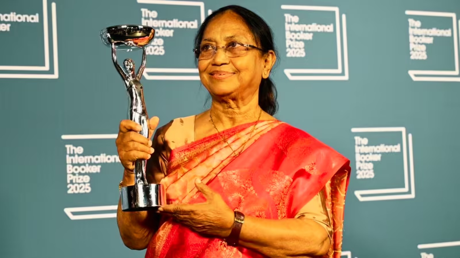 कर्नाटक सरकार के फैसले पर सुप्रीम कोर्ट की मुहर, बानु मुश्ताक को मैसूरु दशहरा उद्घाटन के लिए आमंत्रण पर दायर याचिका खारिज