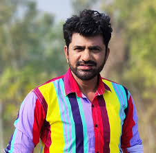 हरियाणवी अभिनेता और फिल्ममेकर उत्तर कुमार पर सहकर्मी का गंभीर आरोप: ‘धाकड़ छोरा’ की शोहरत से विवादों तक का सफर