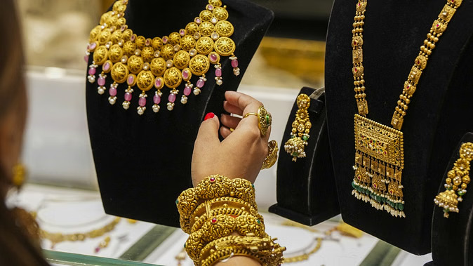 Gold Price Today 2025: सोना गिरकर 1.09 लाख प्रति 10 ग्राम के नीचे, जानें वजह