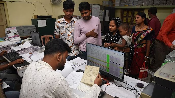 20 सितंबर की डेडलाइन: क्यों पश्चिम बंगाल में मतदाताओं की मैपिंग बनी समय से दौड़?