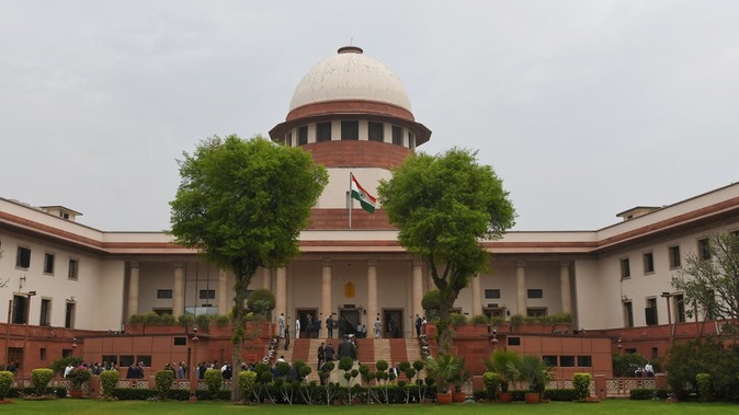 Supreme Court On Green Crackers: सुप्रीम कोर्ट ने ग्रीन पटाखे बनाने की दी इजाजत, दिल्ली-NCR में बिक्री पर रोक जारी