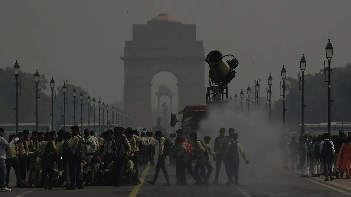 दिवाली से पहले दम घोंटू हवा: देश के 10 सबसे प्रदूषित शहरों में 8 दिल्ली-NCR के, गाजियाबाद बना सबसे खराब हवा वाला शहर