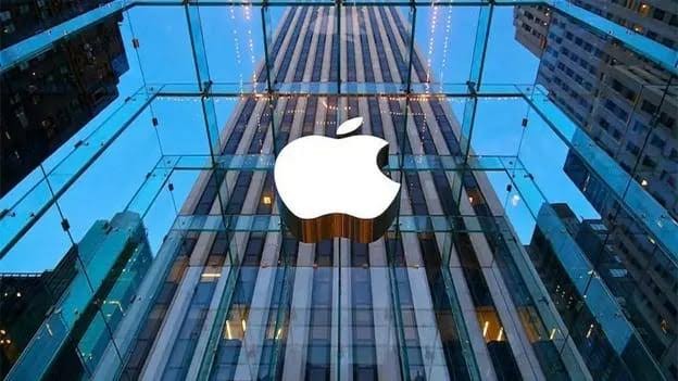 ट्रंप प्रशासन के दबाव में Apple ने हटाए ICE ट्रैकिंग ऐप्स, उठे निजता और अभिव्यक्ति की स्वतंत्रता पर सवाल