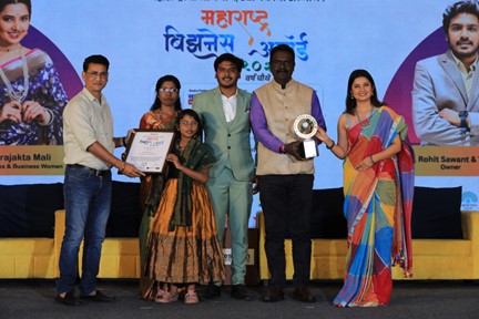 नाशिक के रोहित सावंत और उनकी टीम को मिला ‘बेस्ट नमकीन ब्रांड ऑफ द ईयर’ का सम्मान