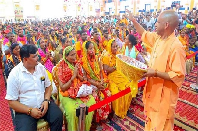 वाल्मीकि जयंती पर सीएम योगी का ऐलान: दुर्घटना पर सफाईकर्मियों को 40 लाख रुपये और 5 लाख का स्वास्थ्य बीमा