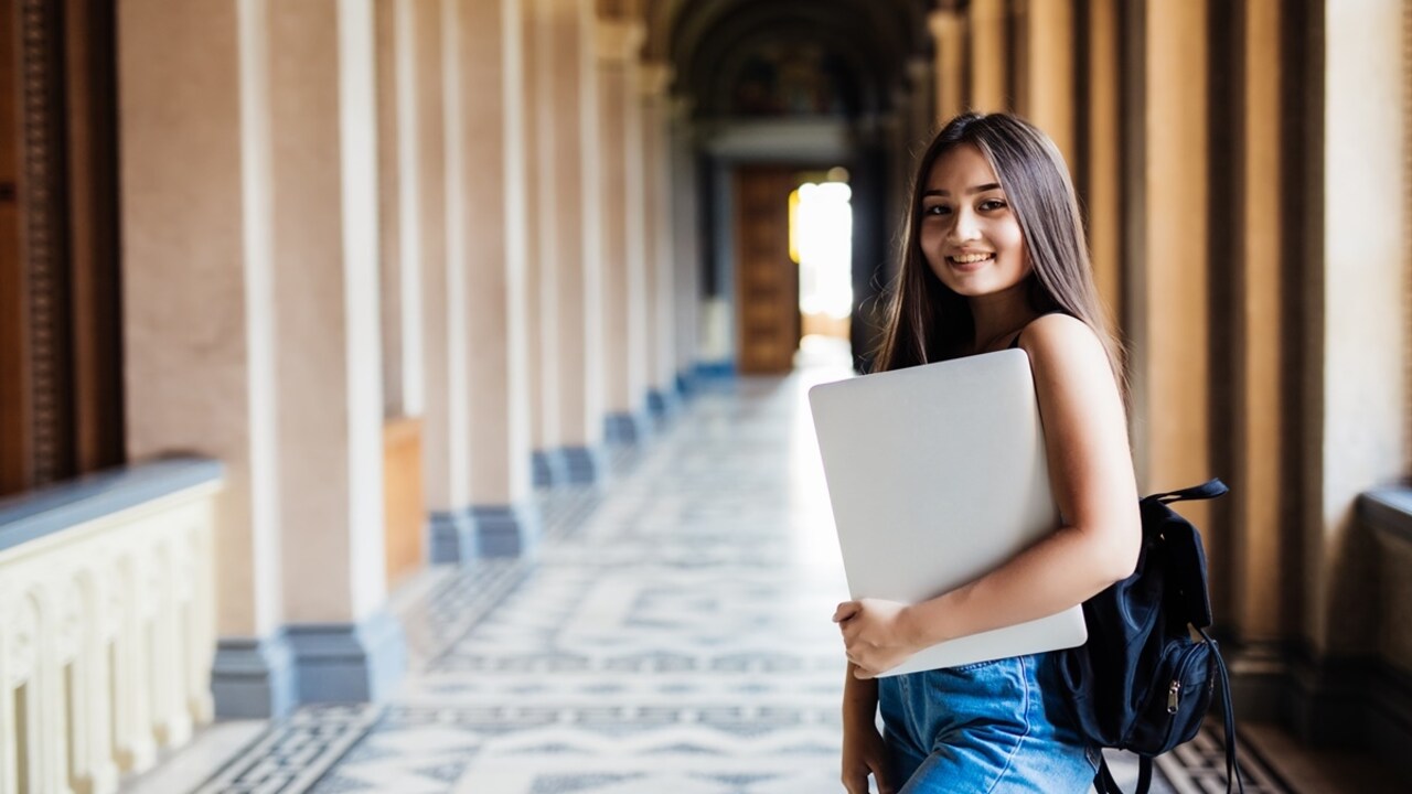 IIM Calcutta के MBA छात्रों को लाखों में मंथली स्टाइपेंड, युवा अब भी नौकरी को तरस रहे