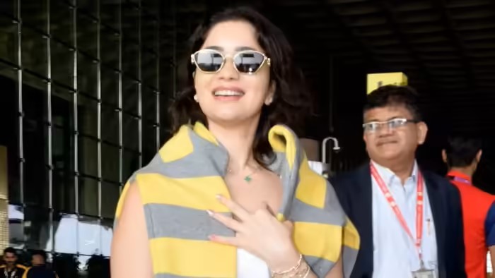 सचिन तेंदुलकर की बेटी सारा तेंदुलकर की सादगी और स्टाइल ने जीता दिल, एयरपोर्ट पर दिखा अदब