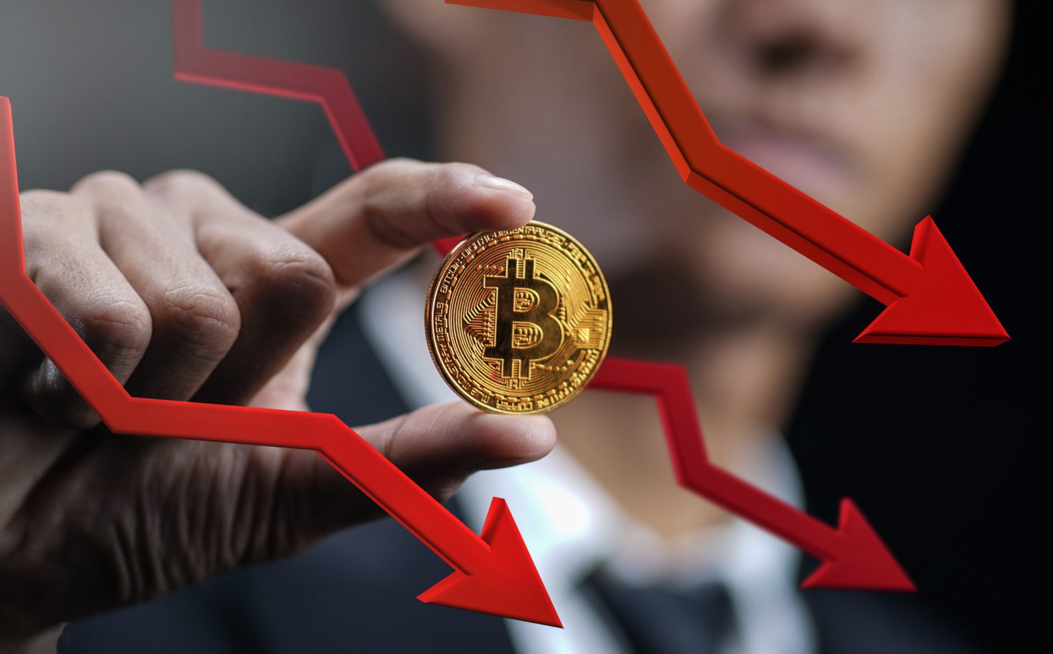 Bitcoin Crash 2025: 24 घंटे में 1.78 लाख करोड़ रुपये डूबे, निवेशकों में हड़कंप, जानें गिरावट की बड़ी वजहें