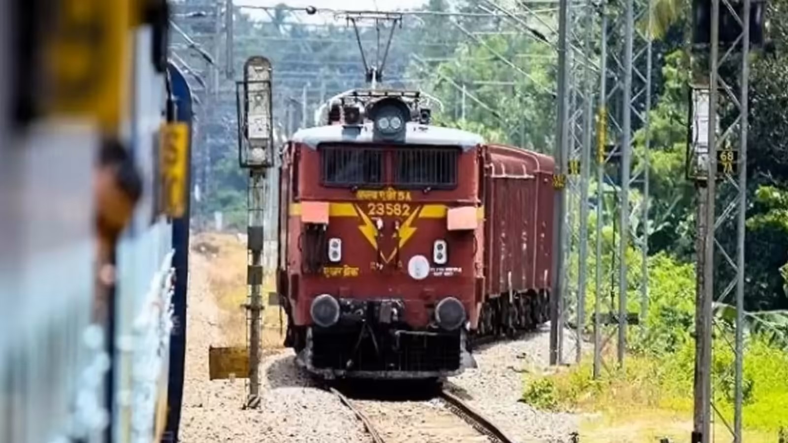 ट्रेन हादसा: बेटी के दोनों पैर कटने के बाद पिता भी घायल, दर्दनाक मंजर देख चीख उठी बच्ची