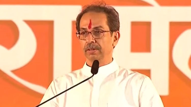 दशहरा रैली में उद्धव ठाकरे का हमला, सुनाई बाघ की खाल ओढ़े भेड़िये की कहानी, शिंदे और बीजेपी पर तंज