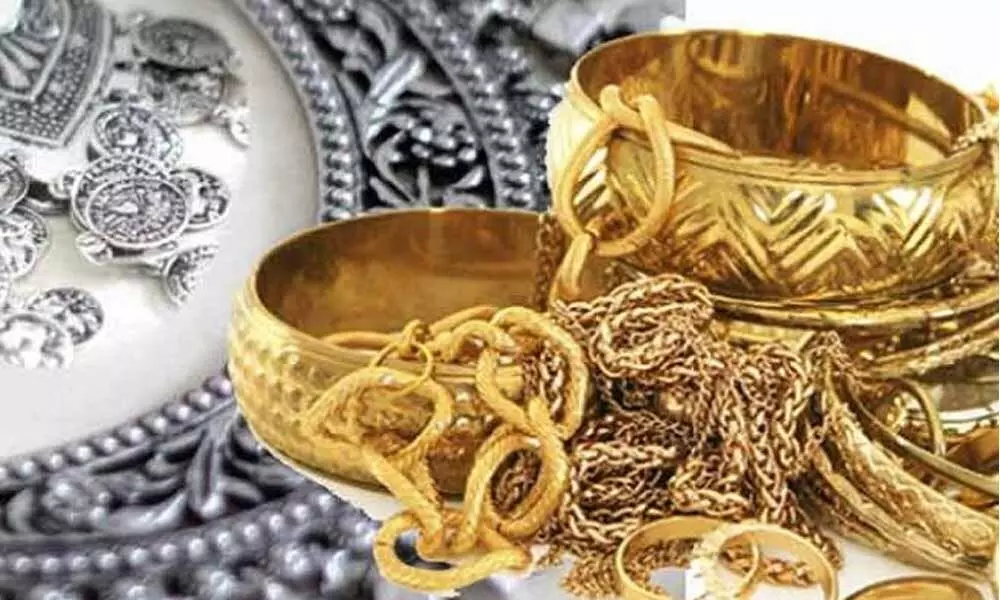Gold Silver Price Update: सोना-चांदी को लगी नजर! फिर टूटा भाव, 1500 रुपये तक की गिरावट से बाजार में हलचल, जानें आज का ताजा रेट