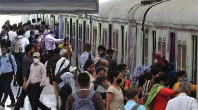 मुंबई लोकल पर खर्च हुए 5110 करोड़, फिर भी हर साल 1000 लोग गवां रहे जान — अब बड़ा कदम उठाने जा रहा है मुंबई रेल विकास निगम