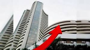 शेयर बाजार में चौथी बार आई तेजी की लहर, सेंसेक्स 81,926 और निफ्टी 25,100 के पार — निवेशकों का बढ़ा भरोसा