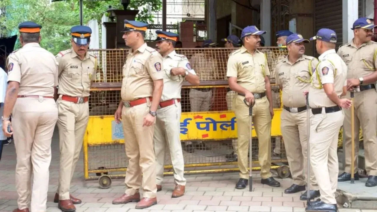 मुंबई पुलिस का दिवाली अलर्ट: ड्रोन और उड़ते लालटेन पर बैन, नियम तोड़ने पर सख्त कार्रवाई की चेतावनी
