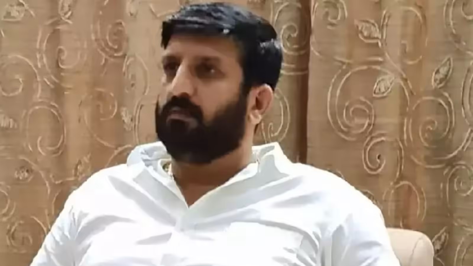 पुणे में बड़ी कार्रवाई: गैंगस्टर नीलेश घायवाल के घर पर छापेमारी, 10 तोला सोना और अहम दस्तावेज जब्त