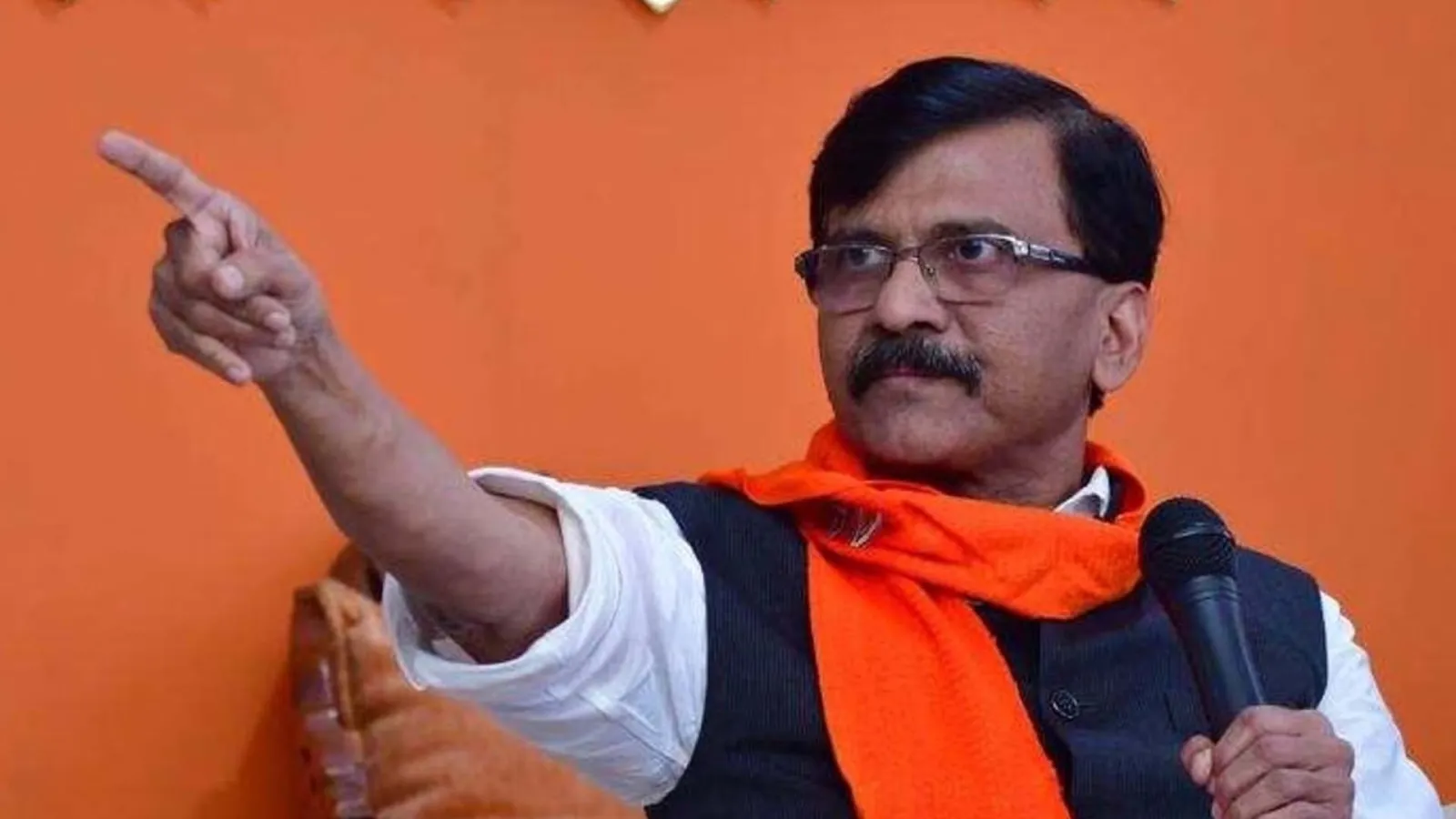 मुंबई में बीजेपी दफ्तर के भूमिपूजन पर भड़के संजय राउत, बोले- मराठी भाषा भवन का काम रुका और पार्टी ने जमीन हड़प ली