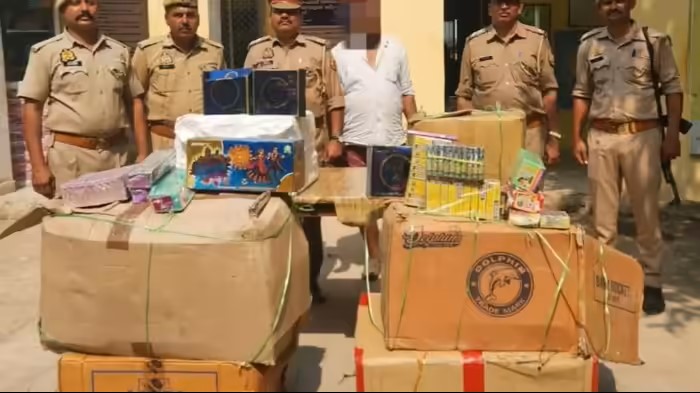 दिवाली से पहले बड़ा खुलासा: सतना से यूपी जा रहे 167 किलो अवैध पटाखे जब्त, 6 गत्तों में छिपाकर कर रहे थे तस्करी