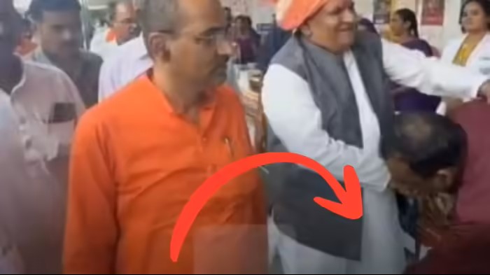 मंत्री के पैर छूने वाला वायरल वीडियो: सीहोर अधिकारी की सोशल मीडिया पर किरकिरी, लोग कर रहे हैरान