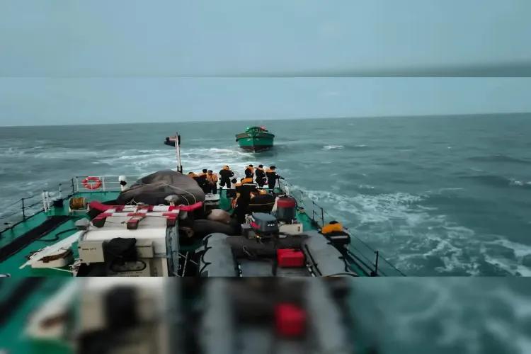 भारतीय तट रक्षक बने देवदूत, अरब सागर में इमरजेंसी रेस्क्यू में घायल ईरानी मछुआरे को बचाया