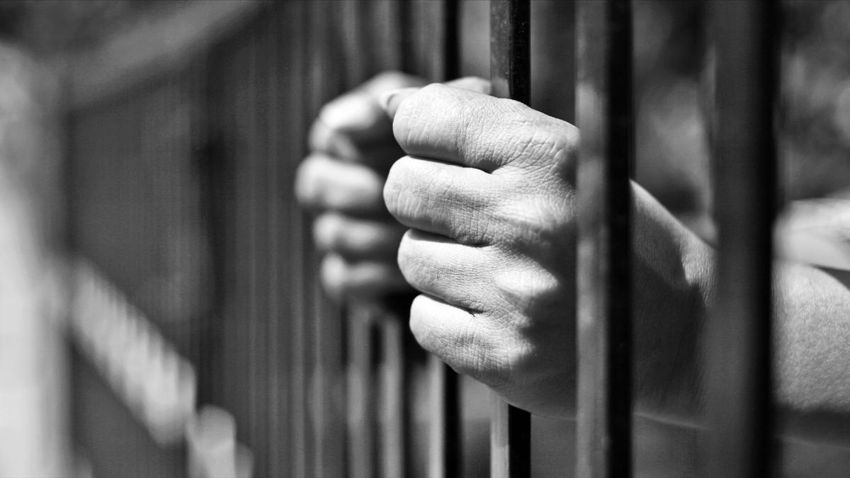 केरल में सोना और पैसे की चोरी के मामले में कर्नाटक के मंदिर पुजारी गिरफ्तार, हत्या से जुड़े संदिग्ध लिंक भी उजागर