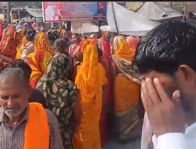 बेवर में हलवाई की संदिग्ध मौत, परिजनों ने दुकानदार पर लगाया हत्या का आरोप — सड़क पर शव रखकर किया प्रदर्शन