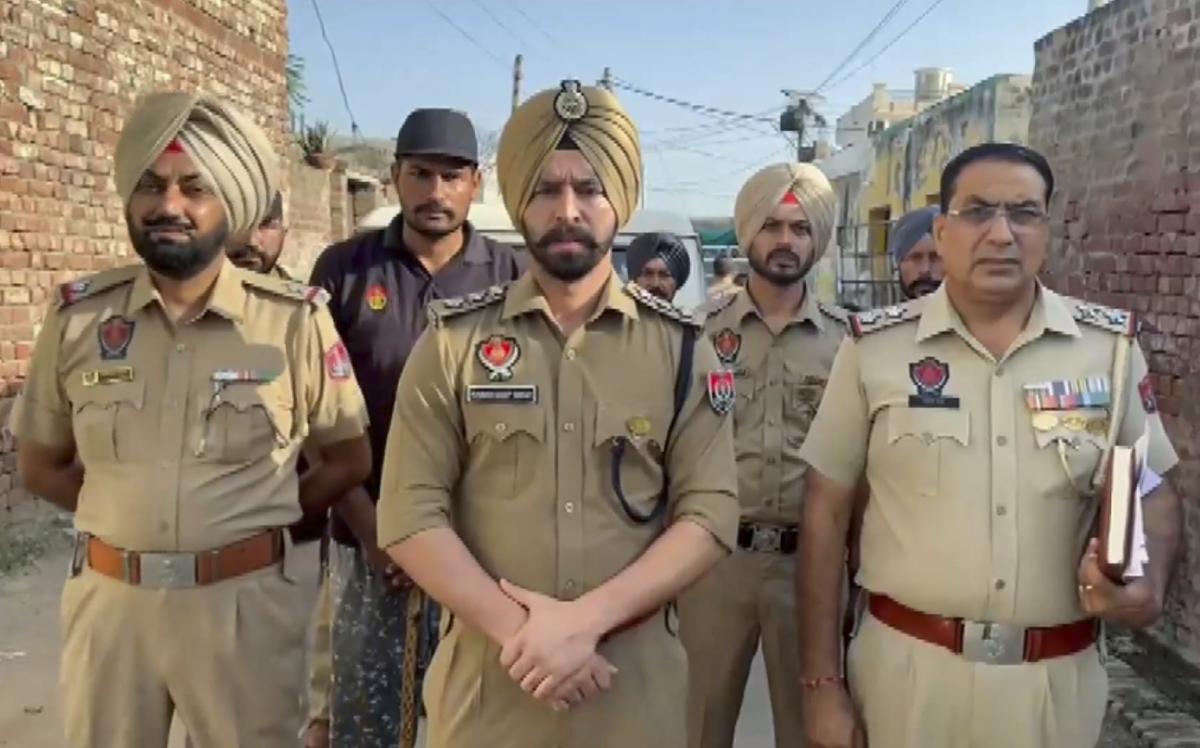 पंजाब में ISI एजेंट्स के संपर्क में शख्स गिरफ्तार, दो हैंड ग्रेनेड बरामद: पुलिस
