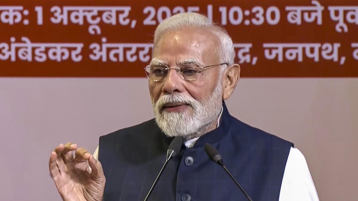 प्रधानमंत्री मोदी ने सराहा आरएसएस, कहा – चुनौतियों के बीच भी मजबूत खड़ा है संगठन