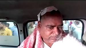 लखनऊ: जेल में बंद पूर्व मंत्री गायत्री प्रजापति पर बंदी ने किया हमला, सिर पर गंभीर चोट, पहुंचे केजीएमयू