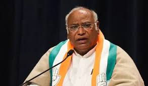 कांग्रेस अध्यक्ष मल्लिकार्जुन खड़गे की तबीयत बिगड़ी, बंगलूरू के अस्पताल में भर्ती