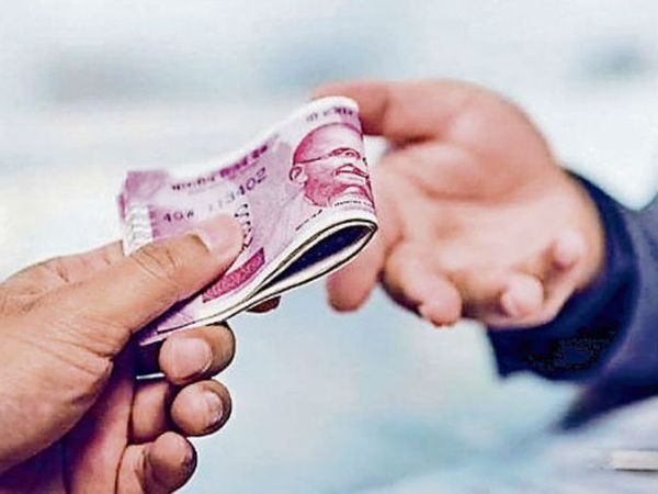 लोकायुक्त की टीम ने थुविनाकेरे ग्राम पंचायत के सचिव व बिल कलेक्टर को रिश्वत लेते गिरफ्तार किया, 73 वर्षीय वृद्ध से मांगी ई-स्वातु के लिए ₹8,000