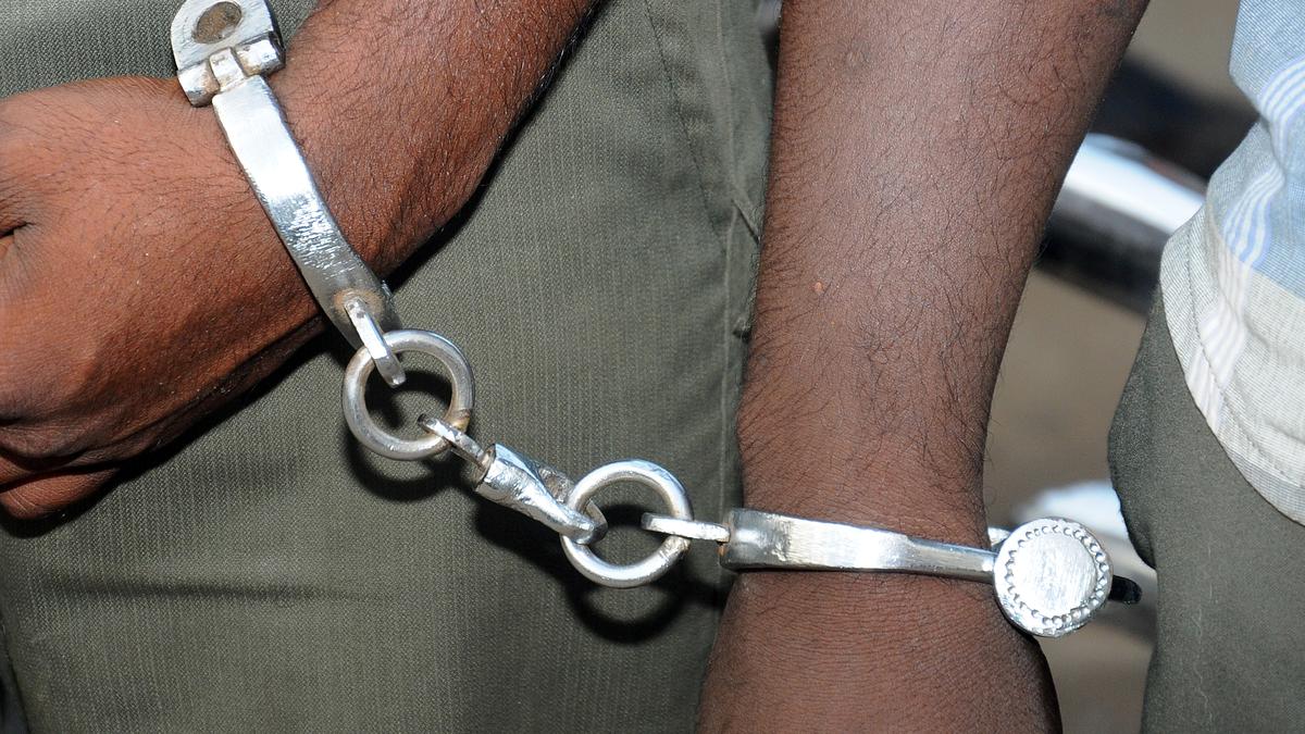 मणिपुर में दो उग्रवादी गिरफ्तार, हथियार और गोला-बारूद जब्त