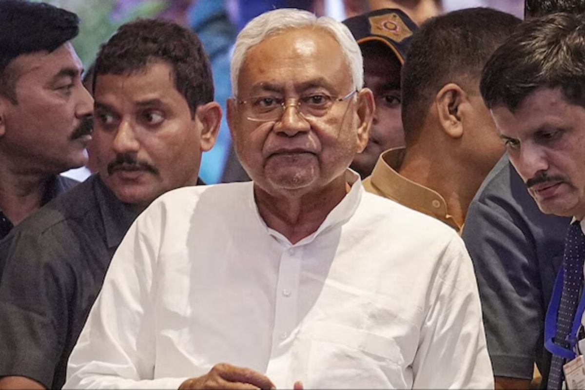बिहार वोटिंग के बीच नीतीश कुमार पहुंचे JDU ‘वॉर रूम’, ललन सिंह से की महत्वपूर्ण मुलाकात