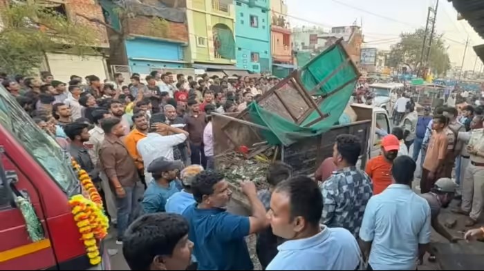 सागर में शिवलिंग तोड़ने से भड़का माहौल, हिंदूवादी संगठनों ने सड़कें जाम कीं; आरोपी के घर बुलडोजर चलाने की मांग