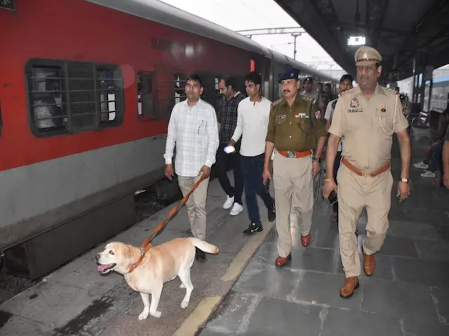 अलीगढ़ में बम और गैस सिलेंडर की घटनाओं से मचा हड़कंप: लगातार दो अलर्ट से रेल यात्रियों में दहशत, सुरक्षा एजेंसियां सतर्क