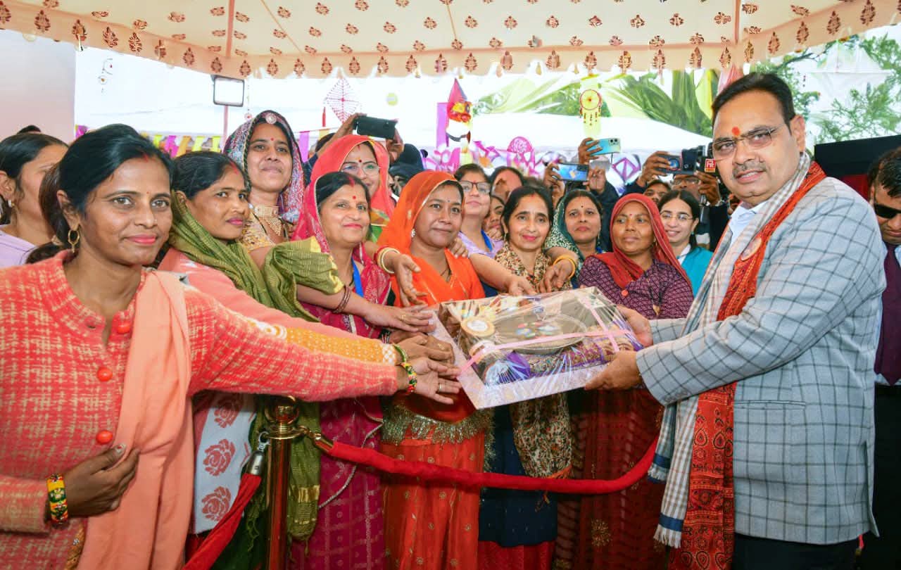 मुख्यमंत्री भजनलाल शर्मा ने जयपुर के जवाहर कला केंद्र में सरस राज सखी राष्ट्रीय मेले का किया भव्य उद्घाटन