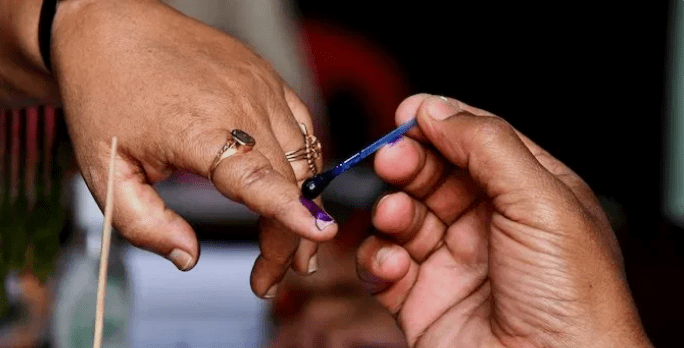 स्थानीय निकाय चुनाव: पहले चरण में शांतिपूर्ण मतदान, कोल्हापुर में 79% की सर्वाधिक भागीदारी; मतगणना 21 दिसंबर को