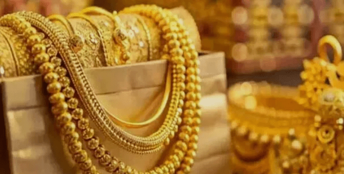 सोना-चांदी के दामों में तेज गिरावट: 3 दिसंबर 2025 को गोल्ड ₹600 और सिल्वर ₹100 सस्ता, एक्सपर्ट बोले—यह सिर्फ करेक्शन फेज