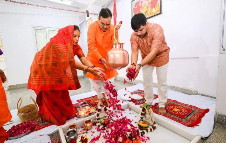 महाशिवरात्रि पर मुख्यमंत्री भजनलाल शर्मा ने किया महादेव का पूजन-जलाभिषेक, प्रदेशवासियों की सुख-समृद्धि की कामना