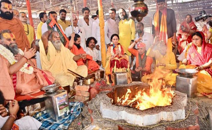 विद्याधर नगर में 108 कुंडीय श्री राम महायज्ञ में शामिल हुईं उपमुख्यमंत्री दिया कुमारी
