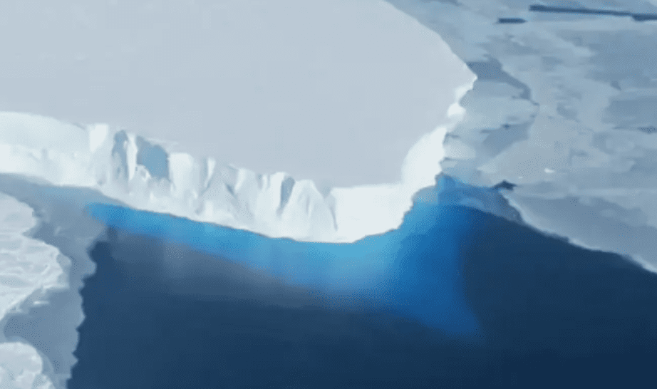 वैज्ञानिकों ने “डूम्सडे ग्लेशियर” में 3,300 फीट गहरा ड्रिलिंग किया