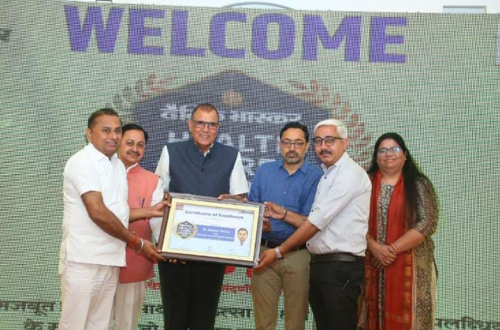 *डॉ. बी.एस. वर्मा को मिडॉ. बी.एस. वर्मा को मिला दैनिक भास्कर हेल्थ केयर अवार्ड, चिकित्सा सेवा में उत्कृष्ट योगदान के लिए सम्मानितला दैनिक भास्कर हेल्थ केयर अवार्ड, चिकित्सा सेवा में उत्कृष्ट योगदान के लिए हुआ सम्मानित ** डॉ. बी.एस. वर्मा, निर्देशक, वर्मा जनरल हॉस्पिटल और अल्ट्रासाउंड केंद्र, भादरा जिला हनुमानगढ़ राजस्थान को दैनिक भास्कर हेल्थ केयर अवार्ड से सम्मानित किया गया है। यह सम्मान चिकित्सा क्षेत्र में उनके उत्कृष्ट योगदान, सेवाभाव और निरंतर बेहतर स्वास्थ्य सेवाएं उपलब्ध कराने के लिए दिया गया है।