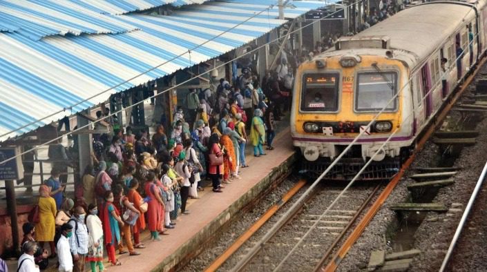 गुड़ी पड़वा पर बड़ी राहत: Western Railway की 16 लोकल अब 15 डिब्बों में चलेंगी
