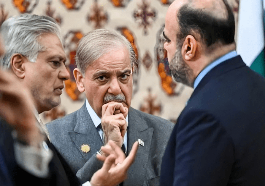 संकट में Pakistan की अर्थव्यवस्था: तेल, खाद्य और कर्ज का ‘ट्रिपल अटैक’, बढ़ी मुश्किलें