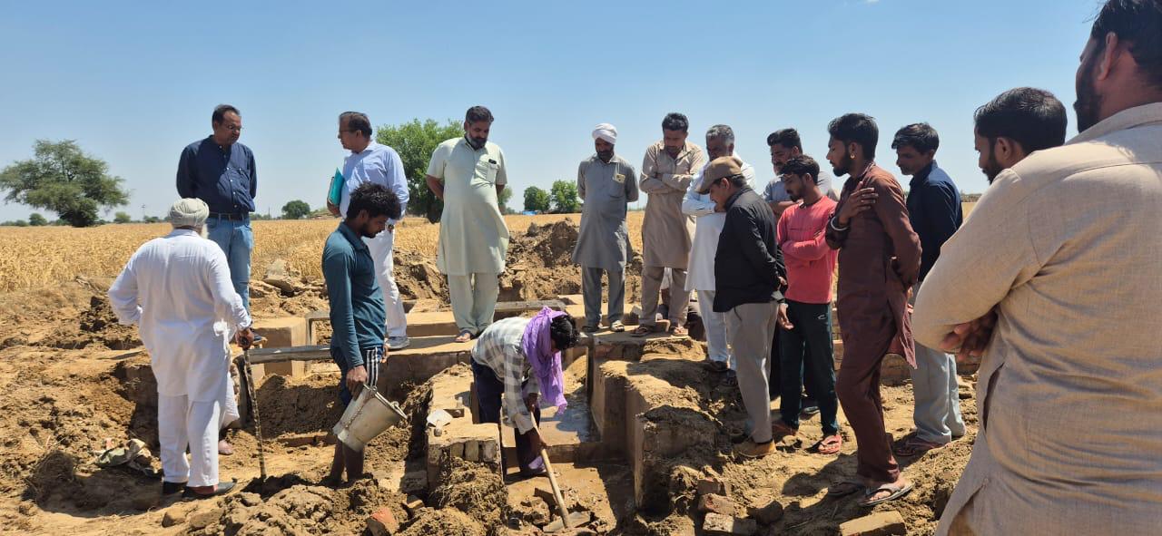 चक 10 एमओडी में खाला निर्माण कार्य का निरीक्षण, गुणवत्ता सुधार के दिए निर्देश