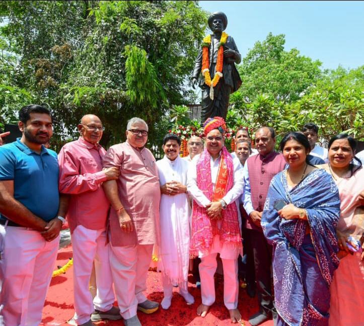 महात्मा ज्योतिबा फुले जयंती पर मुख्यमंत्री भजनलाल शर्मा ने जयपुर में अर्पित की श्रद्धांजलि