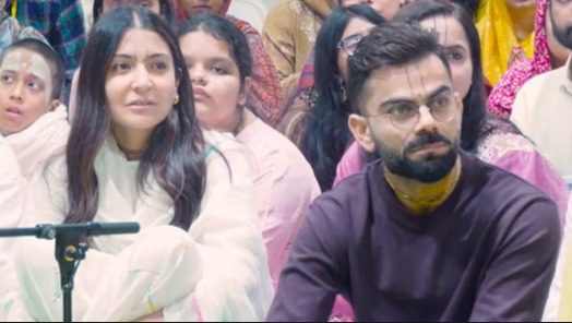IPL के बीच Virat Kohli और Anushka Sharma पहुंचे वृंदावन, Premanand Maharaj से लिया आशीर्वाद