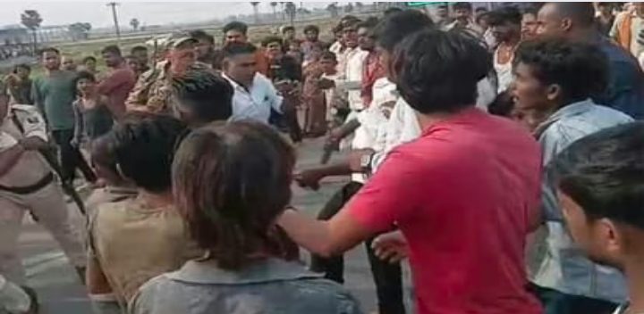 जहानाबाद : टैंकर-स्कूटी की टक्कर में युवक की मौत, आक्रोशित ग्रामीणों ने NH-22 जाम कर पुलिस पर किया हमला