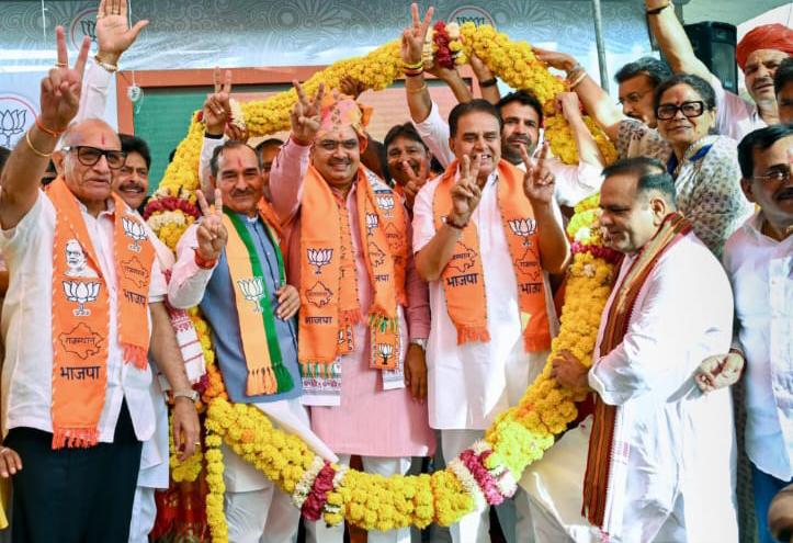 जयपुर: भाजपा की जीत पर प्रदेश कार्यालय में विजय उत्सव, CM भजनलाल शर्मा बोले—‘PM मोदी के नेतृत्व की जीत’