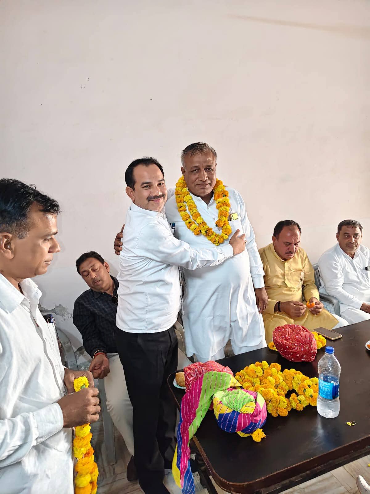 भादरा अनाज मंडी परिसर में नवनियुक्त अध्यक्ष सतपाल गोयल, सचिव पवन घेऊवाला का शपथ ग्रहण, भाजपा नगर मंडल अध्यक्ष हरि प्रकाश शर्मा ने दी शुभकामनाएं